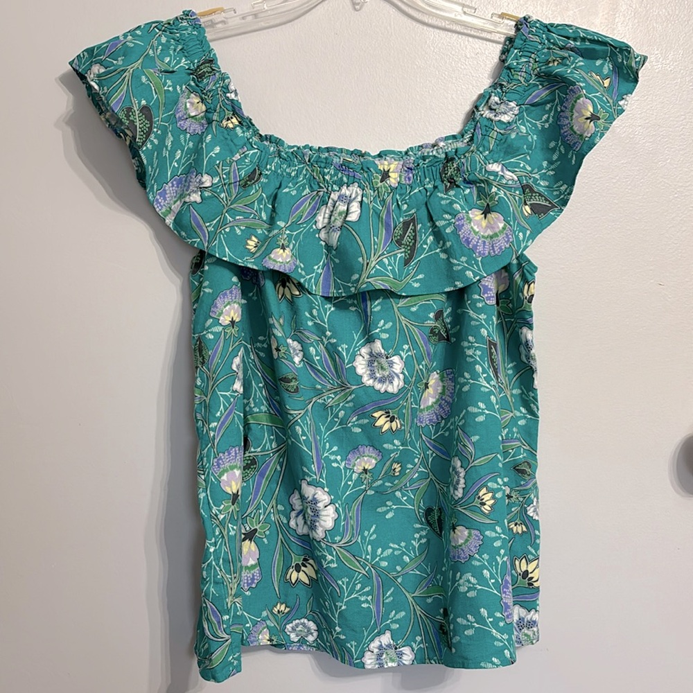 Loft sleeveless top. Can be worn on or off the shoulder. Size medium